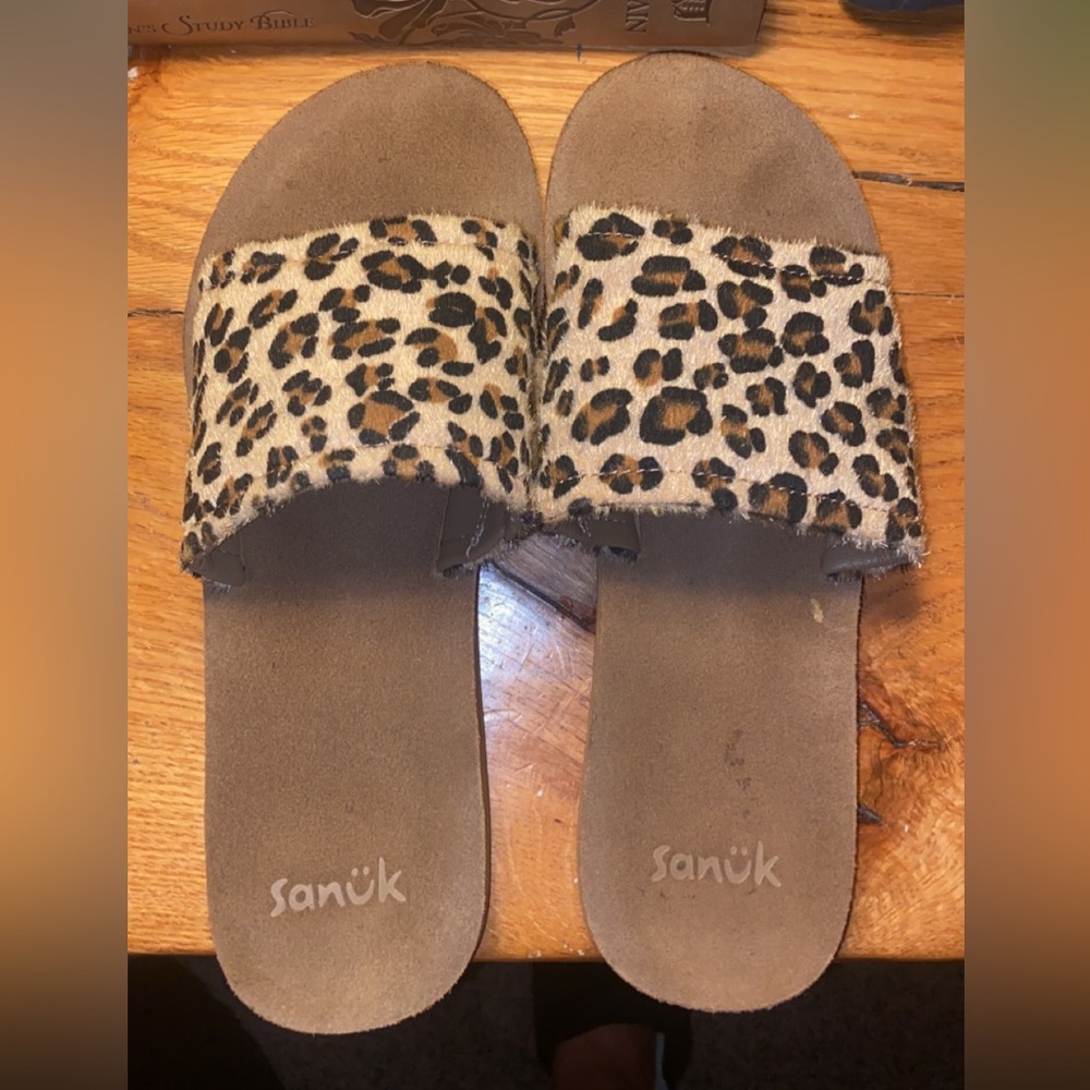 Sanuk sandals!!